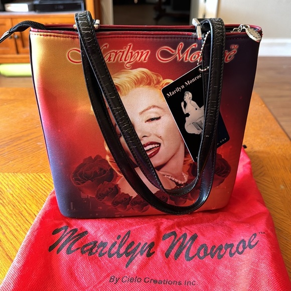 Rand new collector’s edition Marilyn Monroe purse & matching wallet